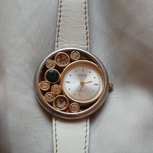 90s Vintage Aspen Women's White and Gold Quartz Watch
